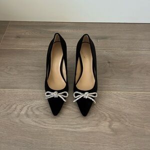 Elegant Black Women's Heels with Bow Accent